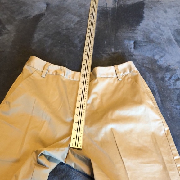 Women’s size 6 Talbots stretch tan shorts - Picture 4 of 9